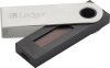 Ledger Nano S Vorderansicht leicht aufgeklappt