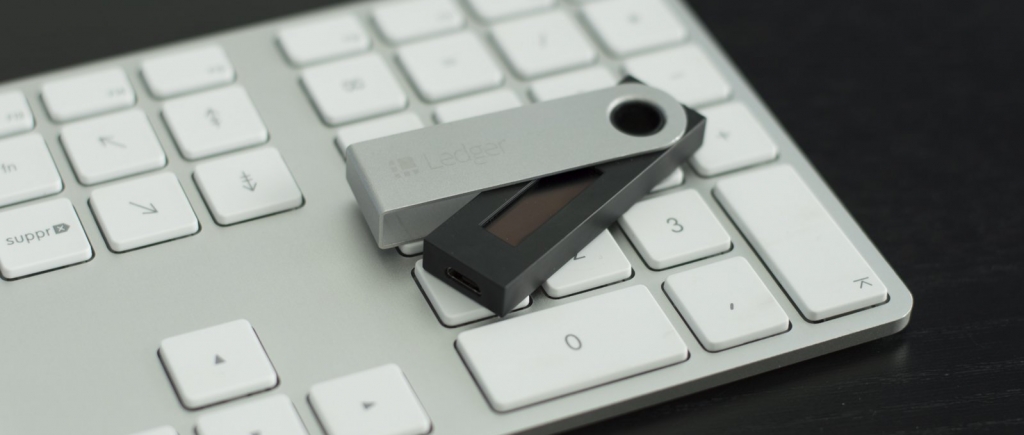 Ledger Nano S auf einer Tastatur