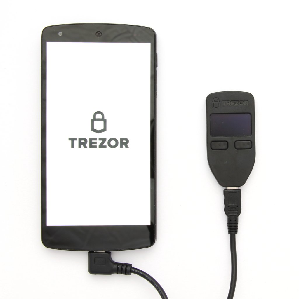 Trezor Karton Lieferumfang USB OTG Kabel angeschlossen